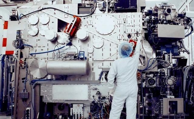 光刻机：再次确认上海微电子研发出11nm光刻机是假的，华为：尽力了