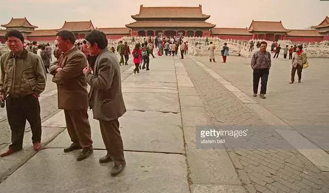 【老照片】1996年北京老照片，最后一张照片里的姑娘太潮了……