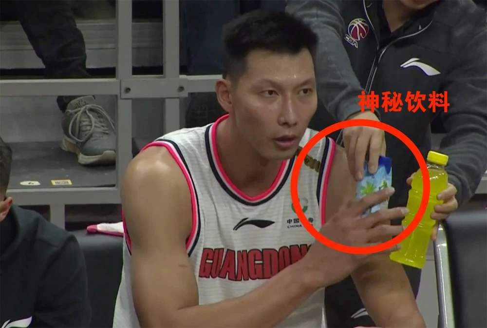 奥运会|易建联周琦喝的黄色和红色液体是什么？别不信，一般人没有机会喝