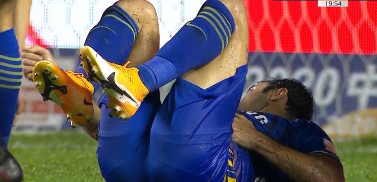 广州恒大|恒大逃过点球？5人围着裁判抗议：比赛暂停4分钟 VAR还原真相