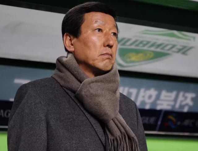 上海申花@申花0-4国足！61岁韩国名帅1顿操作太失败，复赛还得用曾诚