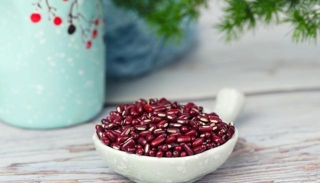 【脚气】“去湿之最”赤小豆的4种妙用，如果您体内湿气重，值得收藏