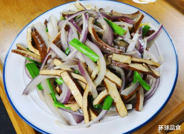 洋葱|洋葱和它是绝配，每天炒一盘，简单易学，补钙质，比猪肉还好吃