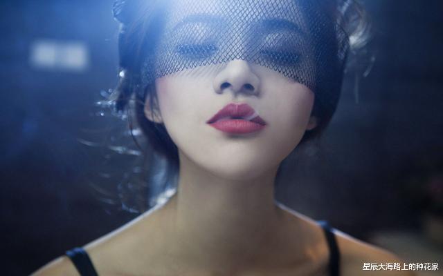 抹香鲸|诡异的鲸排泄物：价值还那么高！为什么取出来不香，拉出来才香？