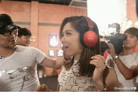 saas|华为没做到的,歌手汪峰做到了:5年自研,百元抢苹果耳机生意