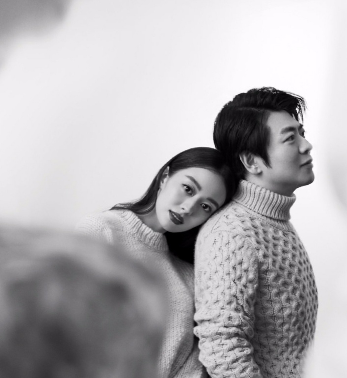 郎朗|朗朗夫妻钢琴大片太动人，吉娜身材比例完美，朗朗动情演奏