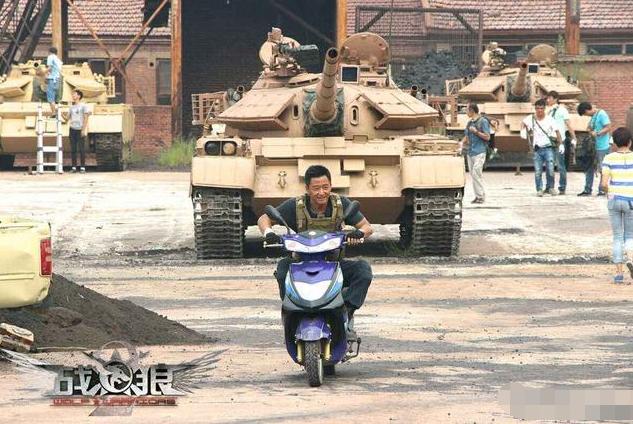 『吴京』吴京为什么可以借到军方装备？军方回应让人心服口服