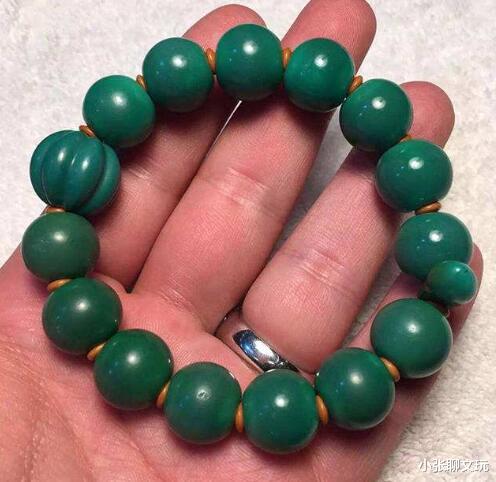 文玩|油汗手适合什么样的手串呢？几十块的手串玩好了能卖到千元