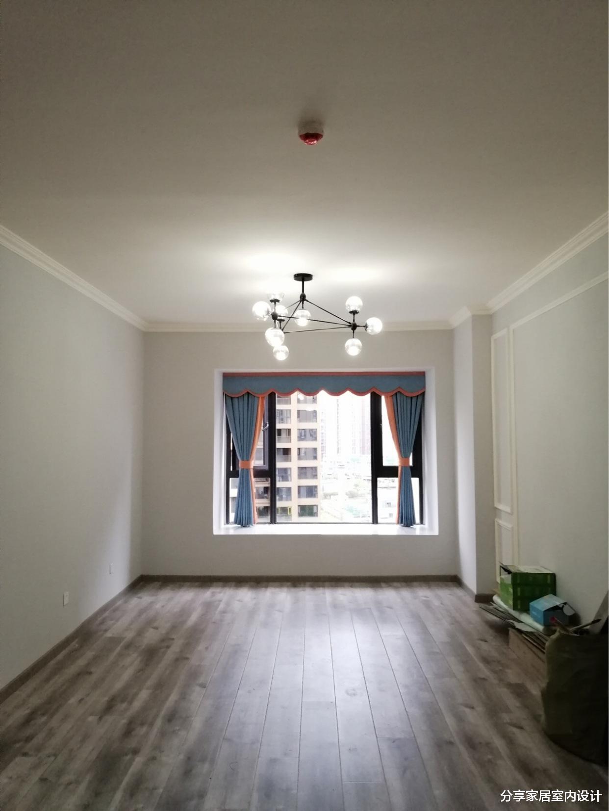 「」人生第一套新房,放弃吊顶,全屋非常简约,打扫干净就很漂亮!