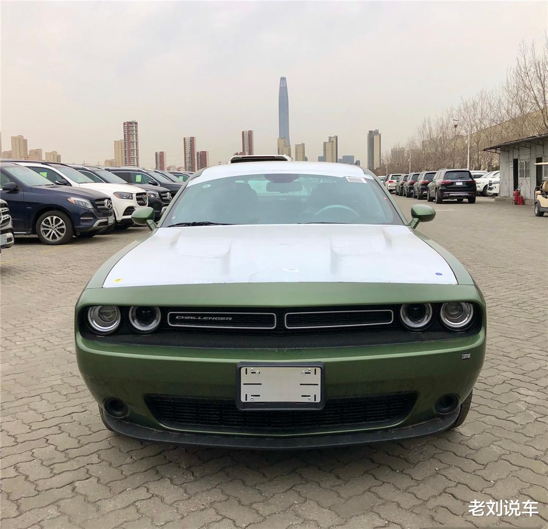 福特野马■36万买了台道奇挑战者，本地首台，比福特野马回头率高太多！