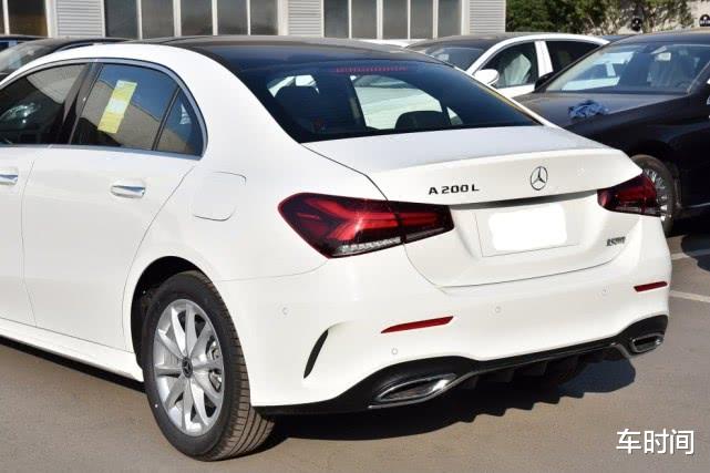 「奔驰」奔驰又成功了，跌至17万，30天狂甩6289台，买宝马真不如买它香！