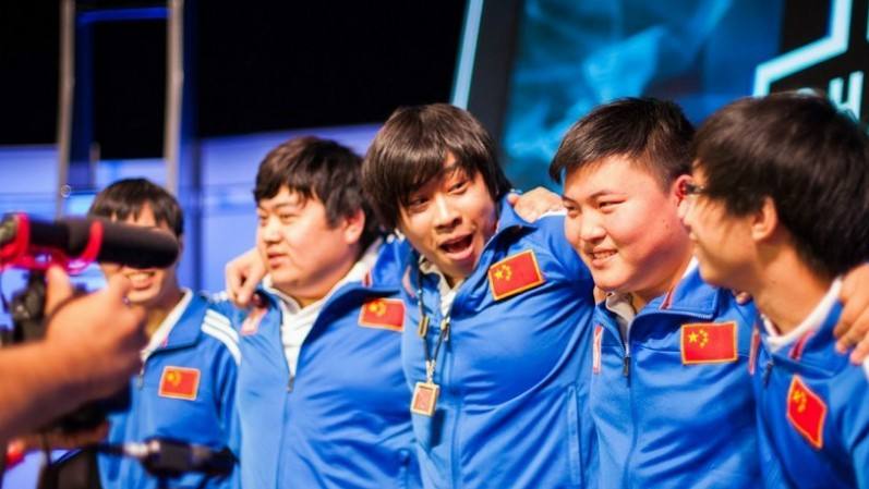 名人堂|LPL名人堂成立！Uzi、厂长都没有资格，某某开还有机会吗？