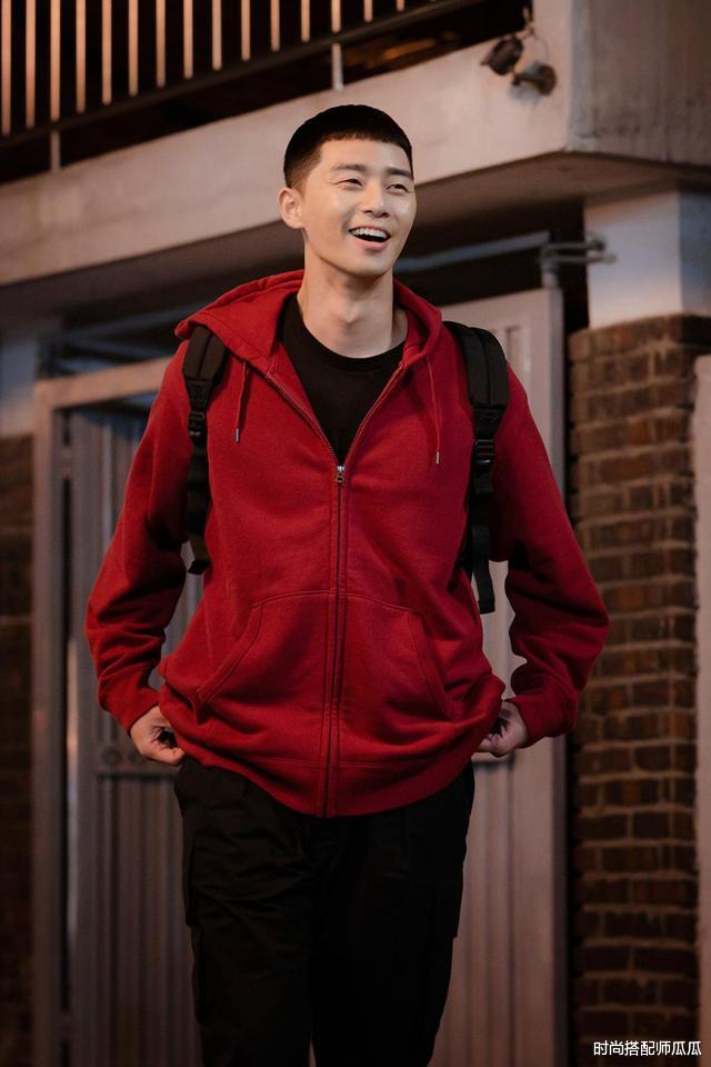 发型|男生别再嫌弃“两边剃短”了，今年流行这4款发型，朋友都夸帅