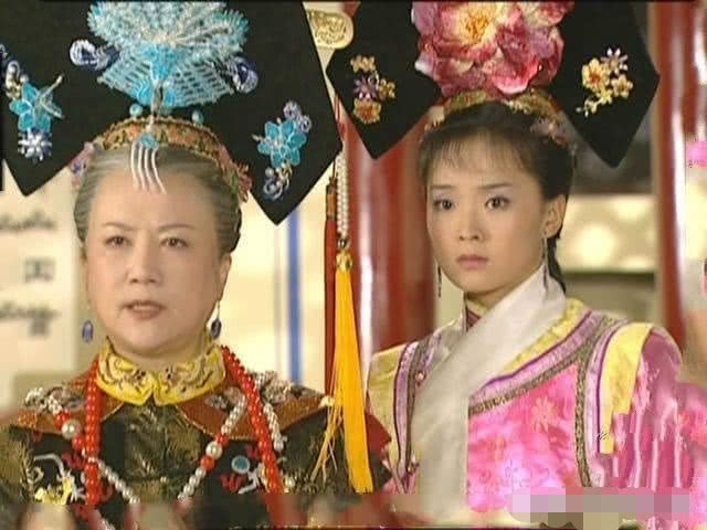 「老佛爷」《还珠格格》老佛爷这么喜欢晴儿，为什么不把晴儿许给五阿哥？