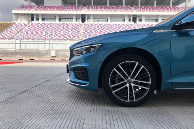 轿车|吉利发飙了!它比速腾大一圈,动力超思域,价格合适又是爆款