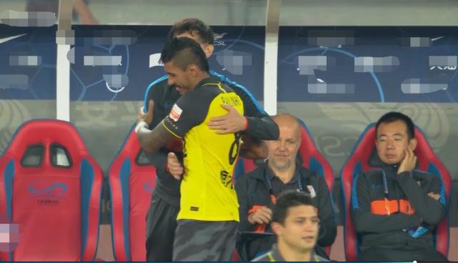 山东鲁能|正能量!保利尼奥出场,突然冲向鲁能教练席,这样的外援,没有之一了吧