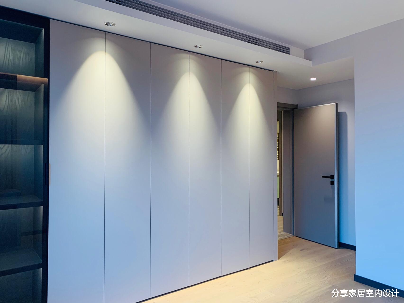 「」硬装结束，花了一天保洁做完真心漂亮，电视墙太实用了，很喜欢！