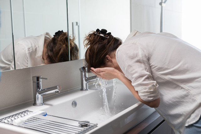 洗面奶|冬天洗脸，你知道的越多越好，不然护肤白做了