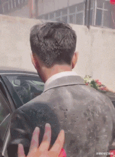 |“弟弟女同学才上初一就如此早熟？”哈哈哈吃啥长大的