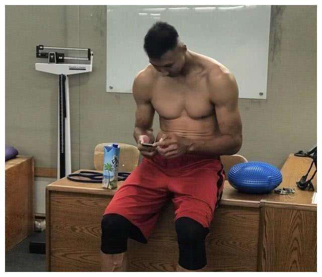 「朱婷」中国体坛四大肌肉:苏炳添大腿,朱婷手臂,她的腹肌如钢板