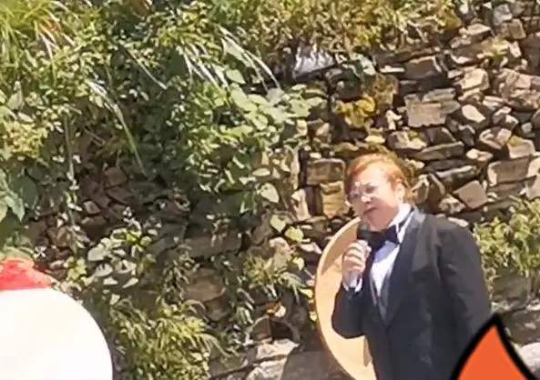 韩红|韩红瘦身成功!身材瘦到完全撑不住衣服,网友直呼模样大变认不出