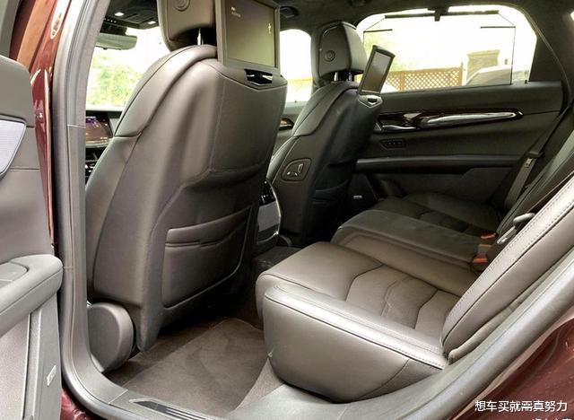 大众汽车▲49万买凯迪拉克CT6，遇到开宝马5系的老同学，两人同时揭开引擎盖