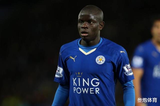 「英超」一个赛季征服英超!36岁神锋比肩C罗,曼城大神还在续约传奇