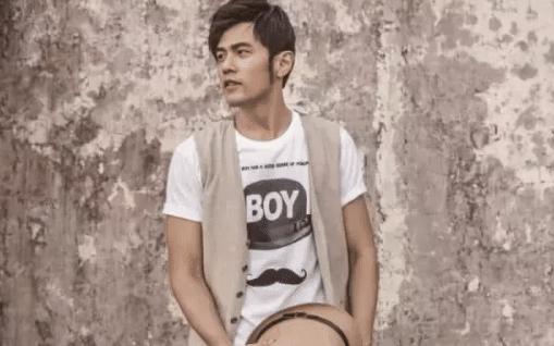 蔡徐坤■当年被《快乐大本营》冷落瞧不起的他, 后来成无人请得起的巨星