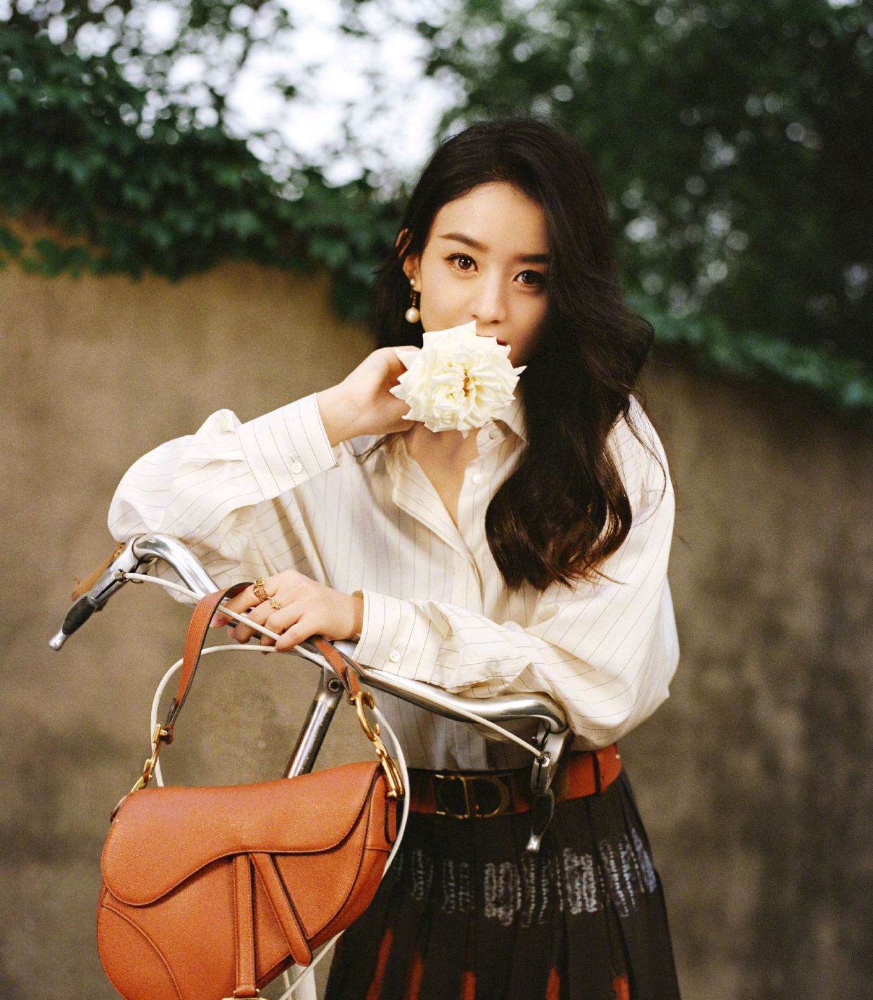 赵丽颖|赵丽颖新剧开机，离开十级精修后，现场生图下的皮肤状态让人失望