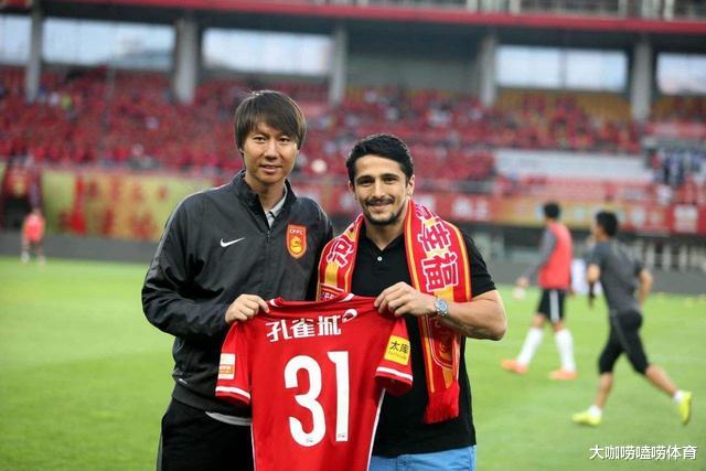 【国足】李铁幸福的烦恼！国足迎来第4位归化球员，武磊恐彻底沦为替补