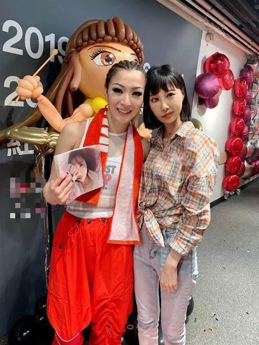 抗癌|痛心！香港女歌手抗癌8年，癌变扩散右眼失明，今弃治疗等待死亡