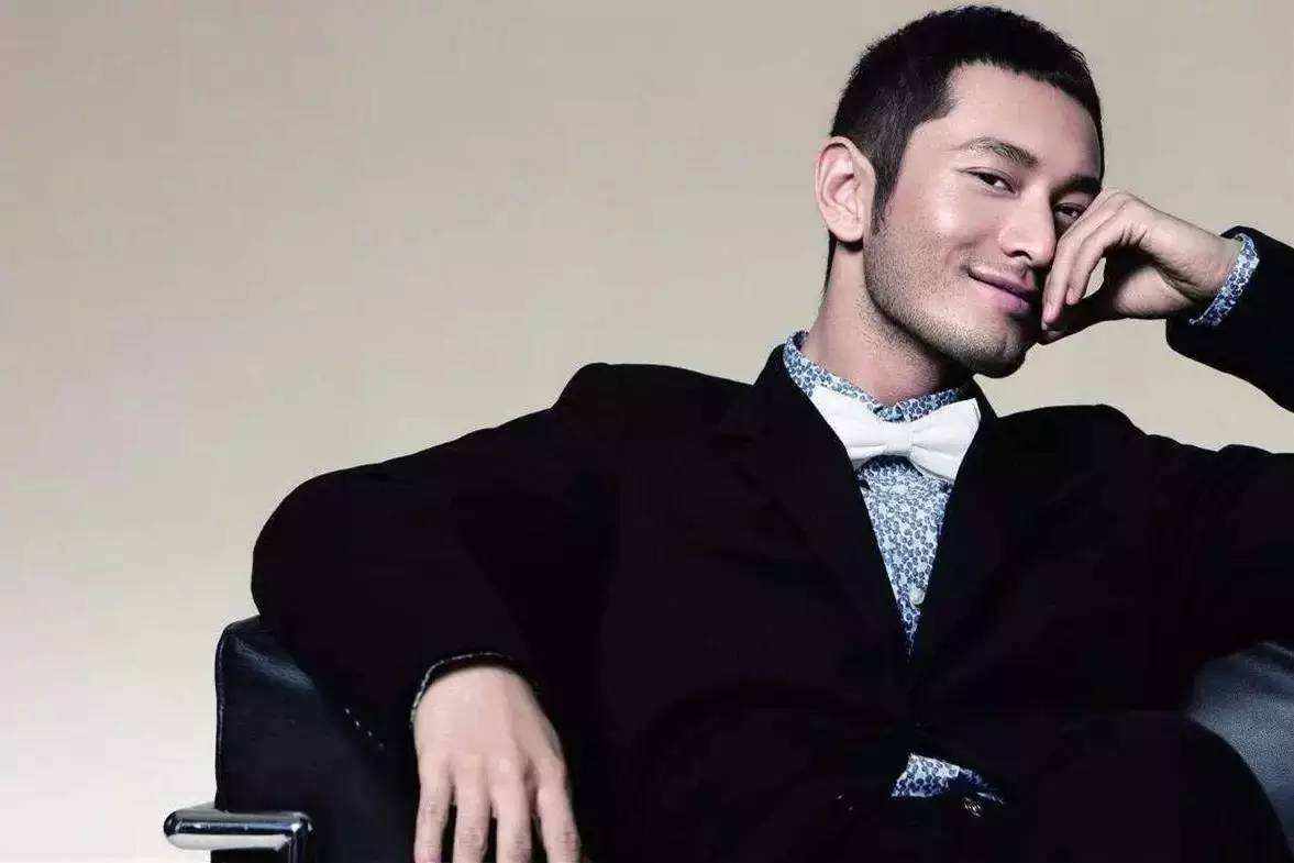 靳东■看看黄晓明的年收入，胡歌的收入，当看到靳东的收入，差距太大了！