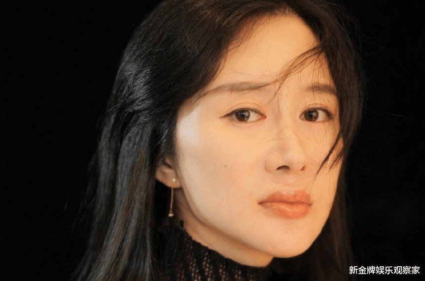 张纪中|张纪中小31岁娇妻谈婚后生活：喂完儿子研究长寿法，称老公为老爷