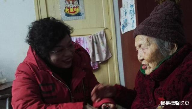 外敌入侵|湖南113岁抗战女兵，时隔73年再见“丈夫”，一眼认出后泪如雨下