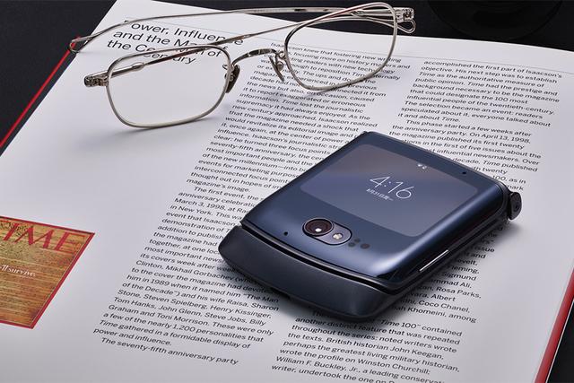 摩托罗拉|卖情怀赚大了！moto刀锋5G开卖即售罄，线下渠道加价两千