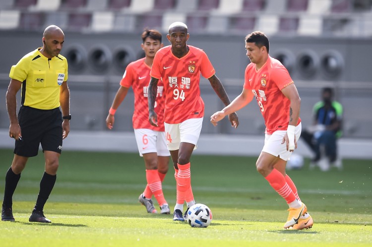 广州恒大|郑智总经理首秀！两队友正式转会申花，恒大此举再节省千万