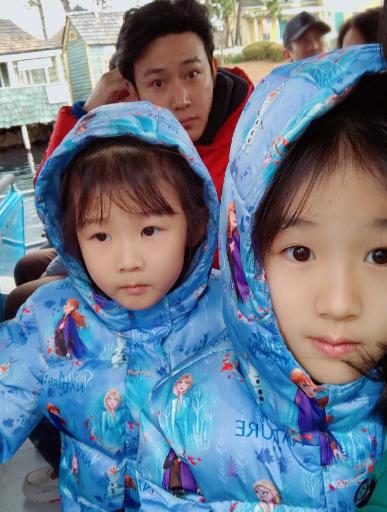 「陆毅」陆毅晒女儿画为武汉加油，热评在骂“戏子无情”，他做错什么？