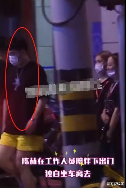 邓超|邓超全家与陈赫聚餐，6岁小花全程被爸爸抱着，等等身高直逼孙俪