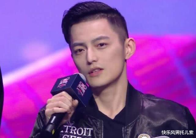 「豪车」智勋开跑车出去玩，下车后真实身高曝光，只比跑车高出一个头