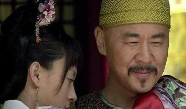 「甄嬛」雍正第一次到碎玉轩，有谁注意浣碧的这个蹲姿了真心看不下去了