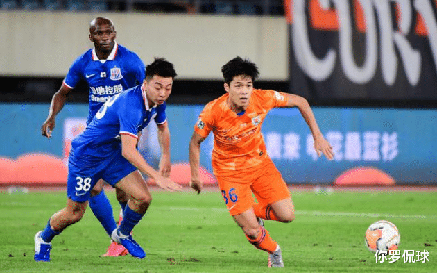 吉奥瓦尼·莫雷诺|1-1！莫雷诺复制罗本式进球，保留球队争冠希望，进球后累趴了