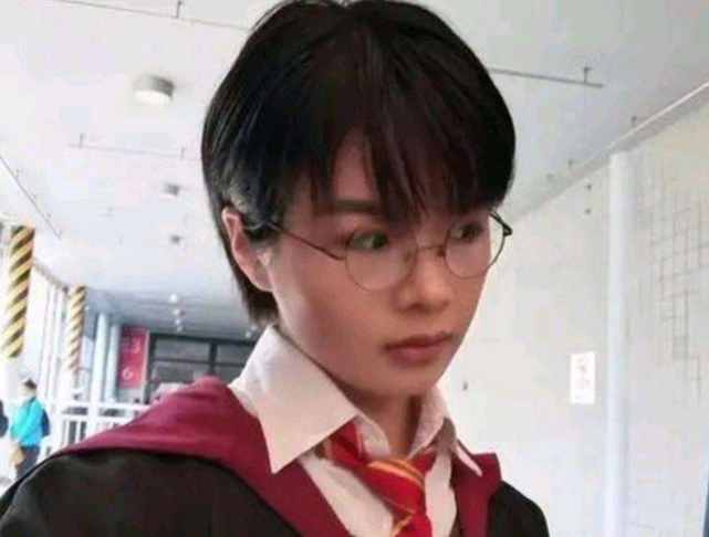 高校@许可馨事件被考试作文当素材，如果高考遇到，学生该怎么写？