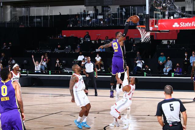 勒布朗·詹姆斯|0-1！湖人三分断线惨败火箭，双MVP砍60+11，詹姆斯都承认不如火箭