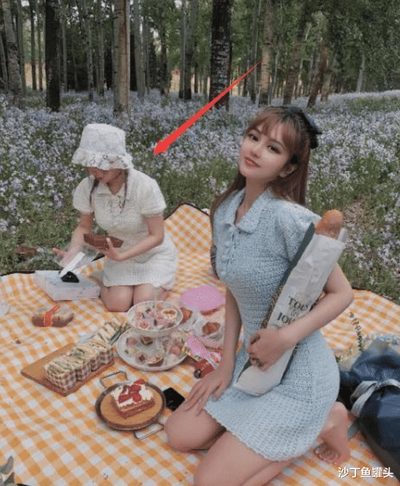 「周扬青」本以为周扬青已经很美了，当看到她的闺蜜以后，网友：我没眼花吧？