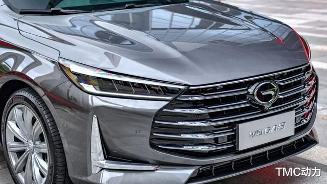 「广汽传祺」全新传祺GA8，要成就高端轿车，就先要打败自己