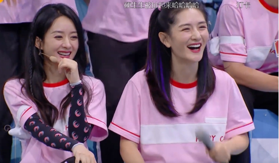 赵丽颖|赵丽颖婚后高调“炫夫”,穿名牌鞋被踩没反应,王一博看完坐不住