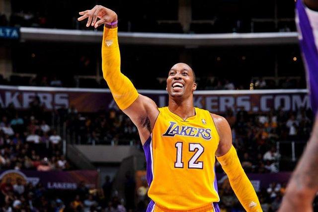 「德怀特·霍华德」霍华德为什么这么拼?为10个孩子而战,为18岁新女友而战