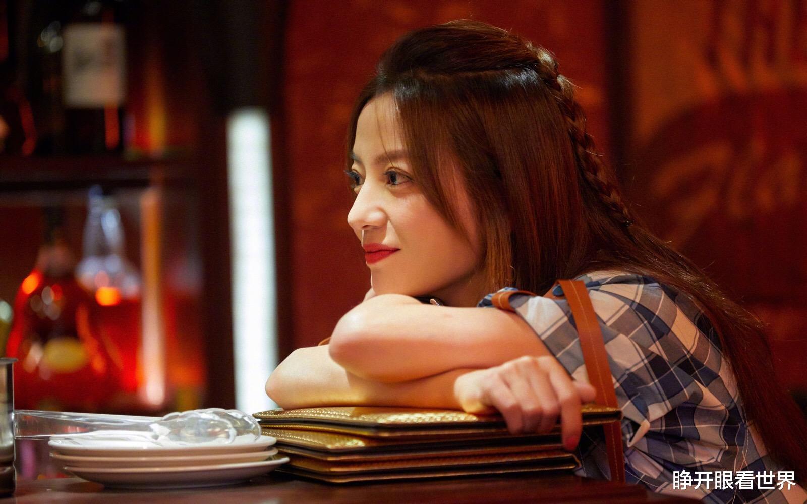 娱乐圈|她是赵薇黄晓明的班长，却为了5个冻死的孩子，永久退出娱乐圈！