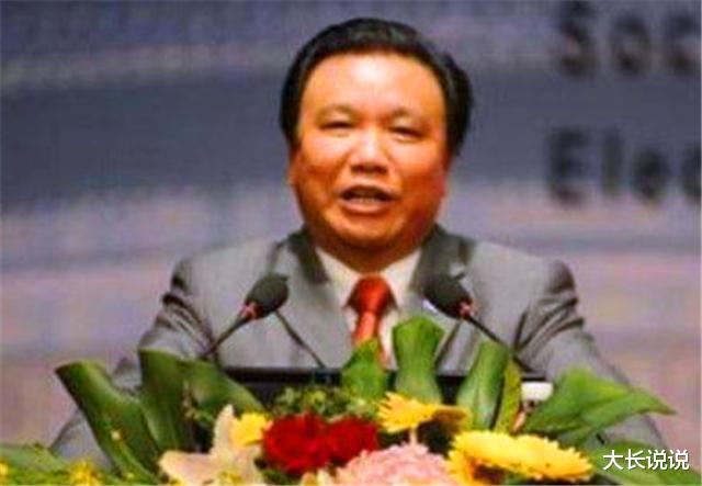 「美国」钟馨稼给美国捐1000万美元,回应:中国穷与我无关,结局如何?