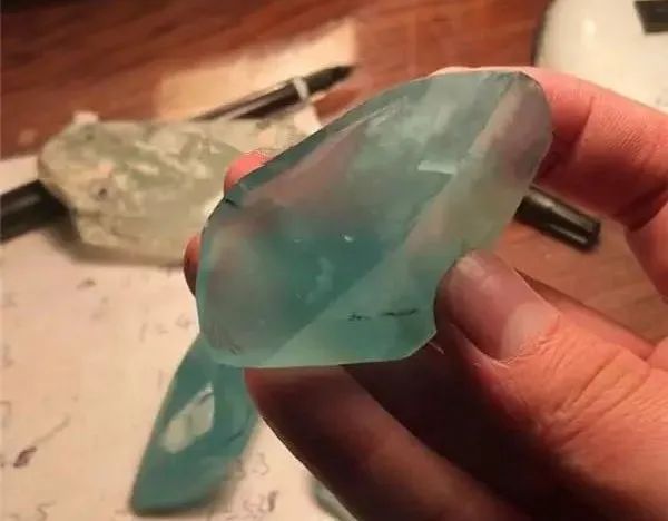 「翡翠」品相一般的大马坎翡翠原石，起货出来的成品让我惊呆了！